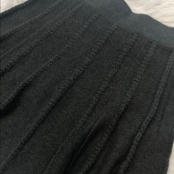 Cabi Charcoal Gray Sweater Skirt Size Small - Picture 3 of 11